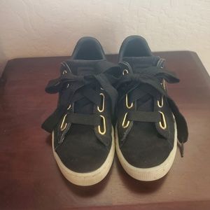 PUMA Black Suede Heart -celebrate women- size 8 sneakers
